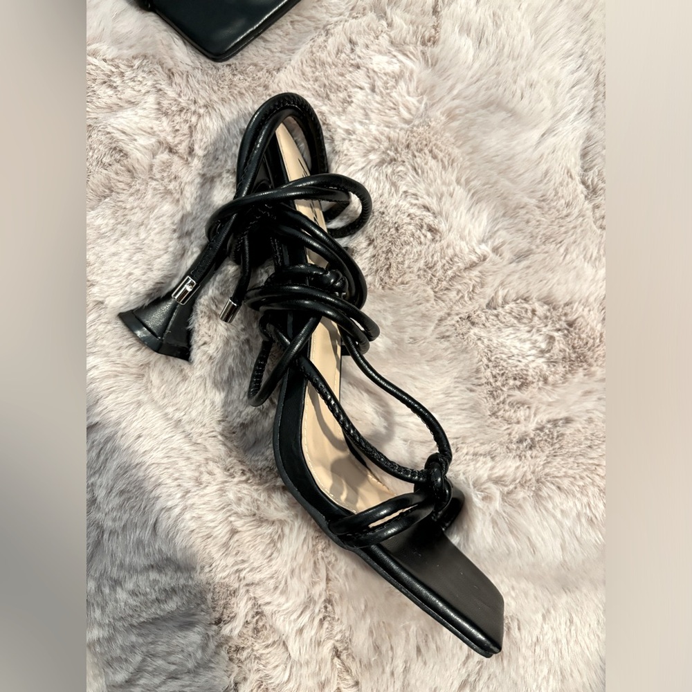 Black sandal straps, Size 10